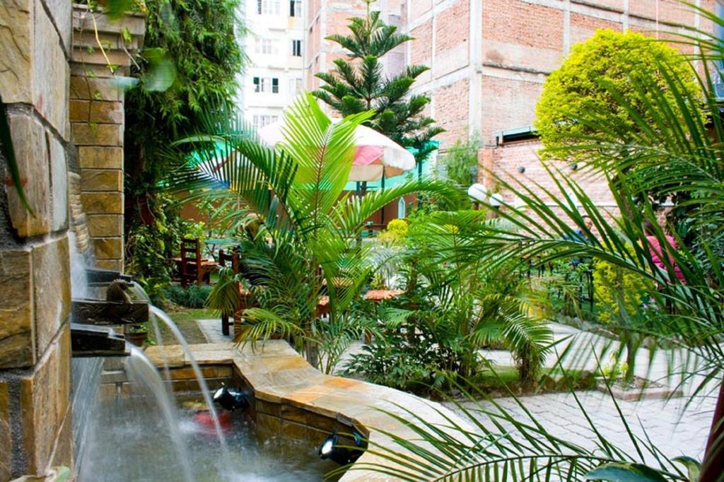 Hotel Florid Kathmandu Esterno foto